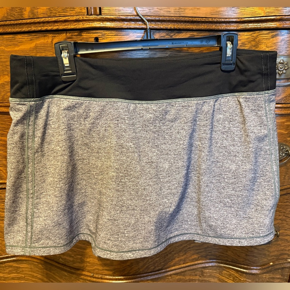 Lululemon Skort 12 Tall
Grey with Black band